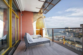 Panoramic 1Br Apartment with Terrace in Arcadia Palace